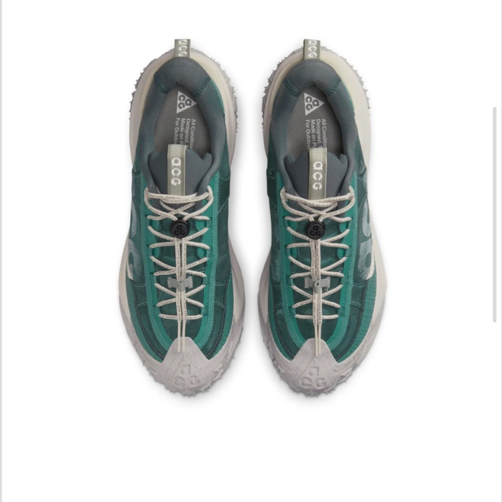 Nike ACG Mountain Fly Low 2 in Green and Gray